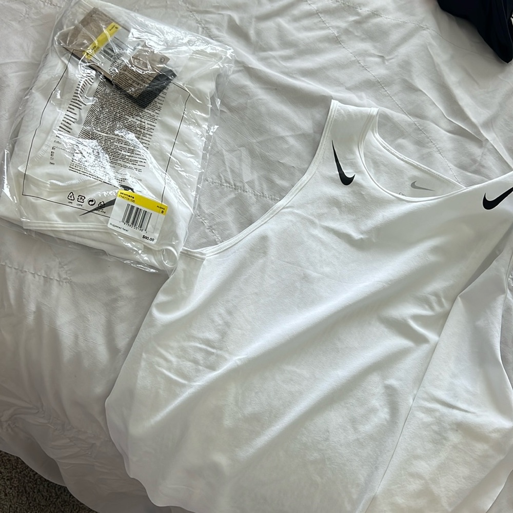 Nike aeroswift top - white M